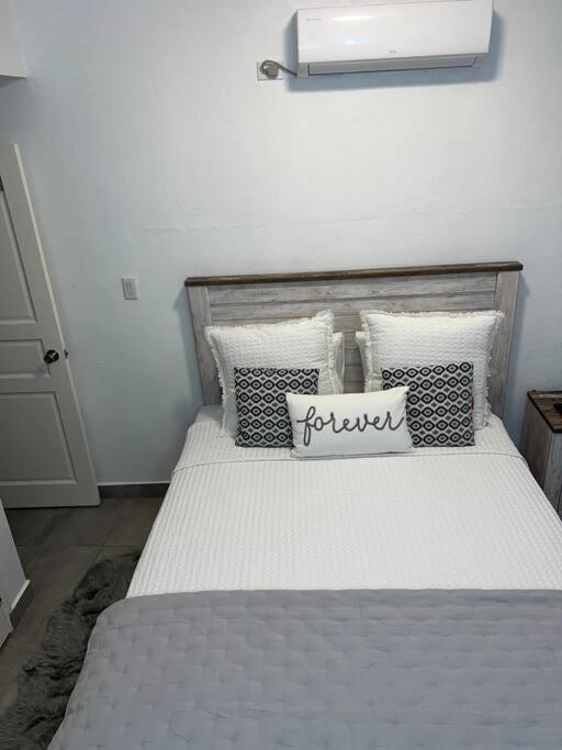 Little Cole Bay Apartment Koolbaai Exterior photo